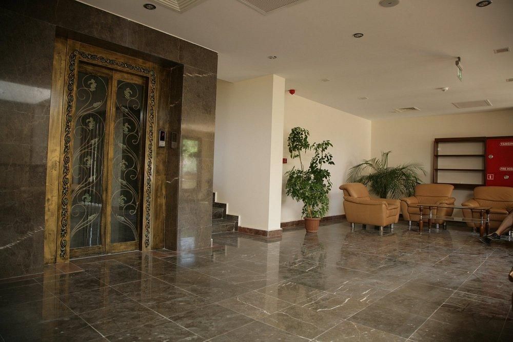 Otel lobisi